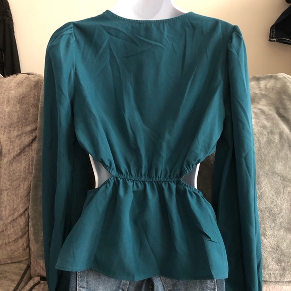 Privy Cut-Out Top from the Buckle - Picture 2 of 3